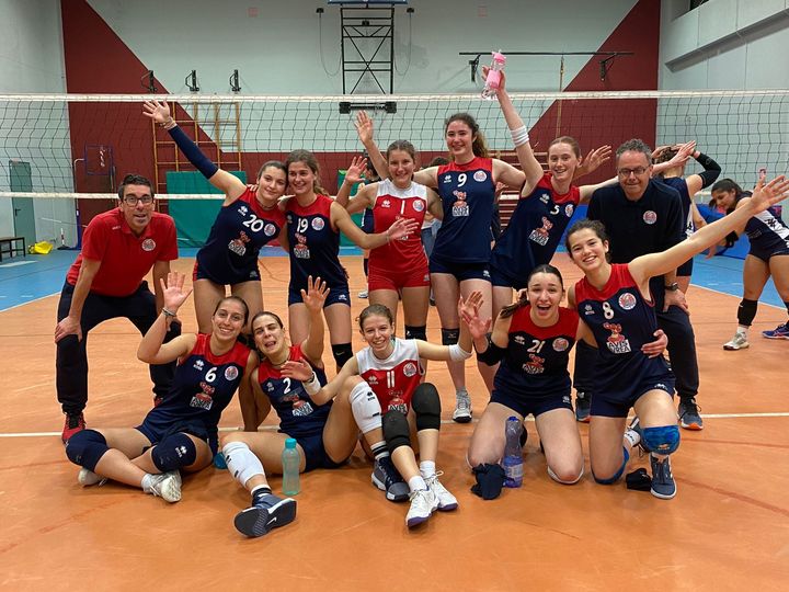 UNDER 18 Gir. 9-15